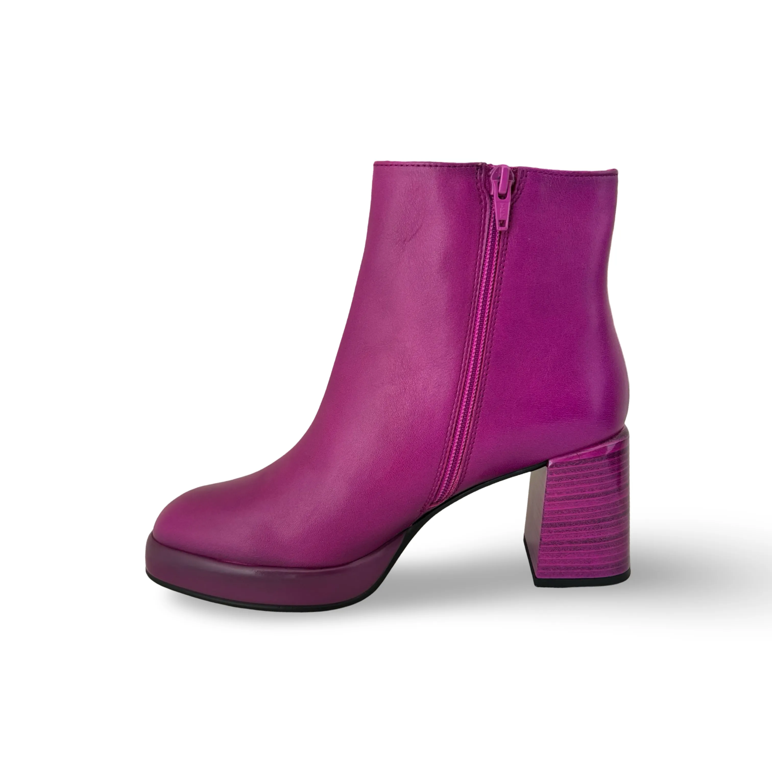 HI243031 Tokio Magenta Boot