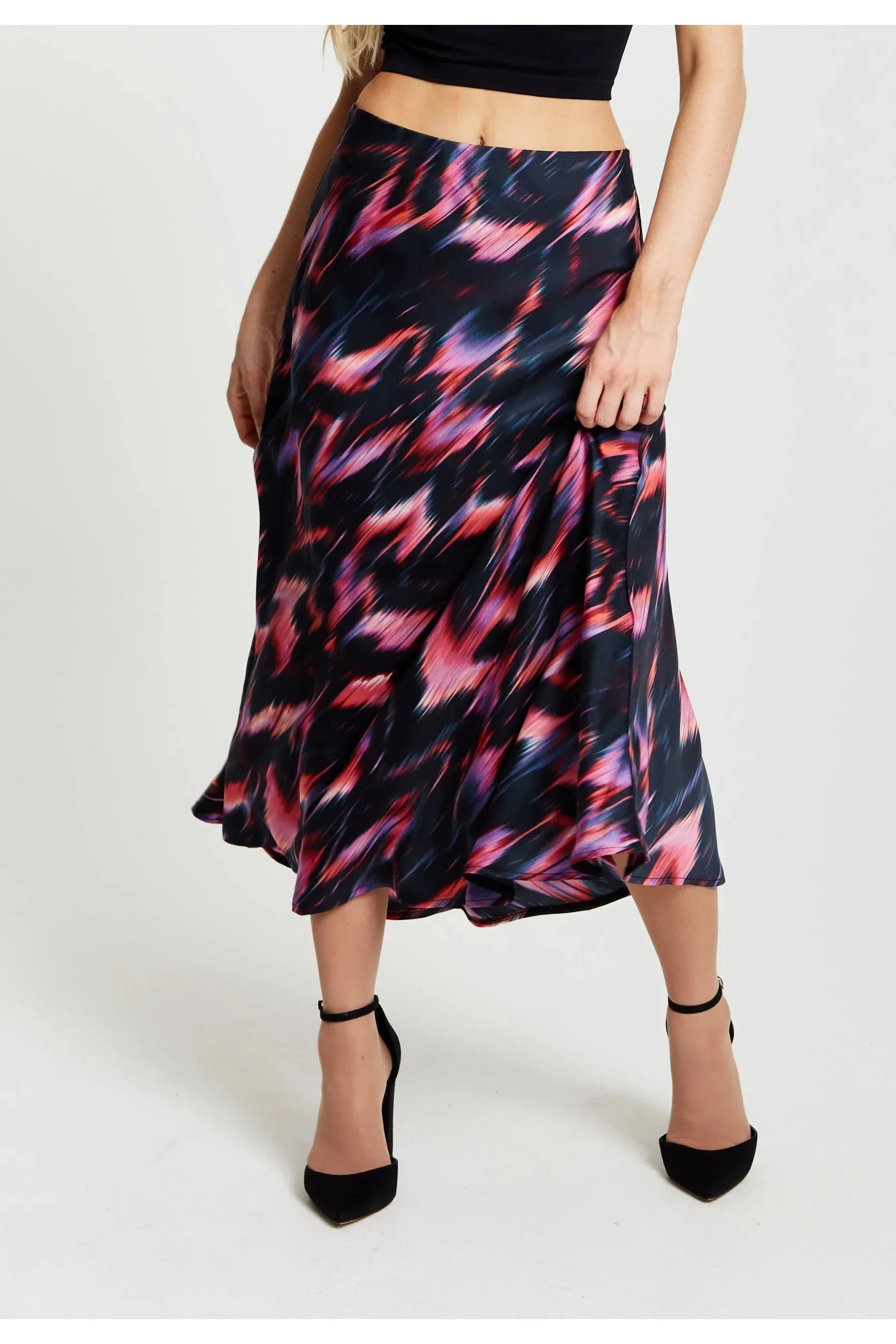 Liquorish Abstract Feather Print Midi Skirt In Black Pink