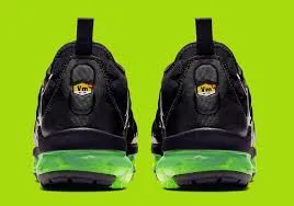 Nike Air VaporMax Plus Black Volt Sole 924453-015